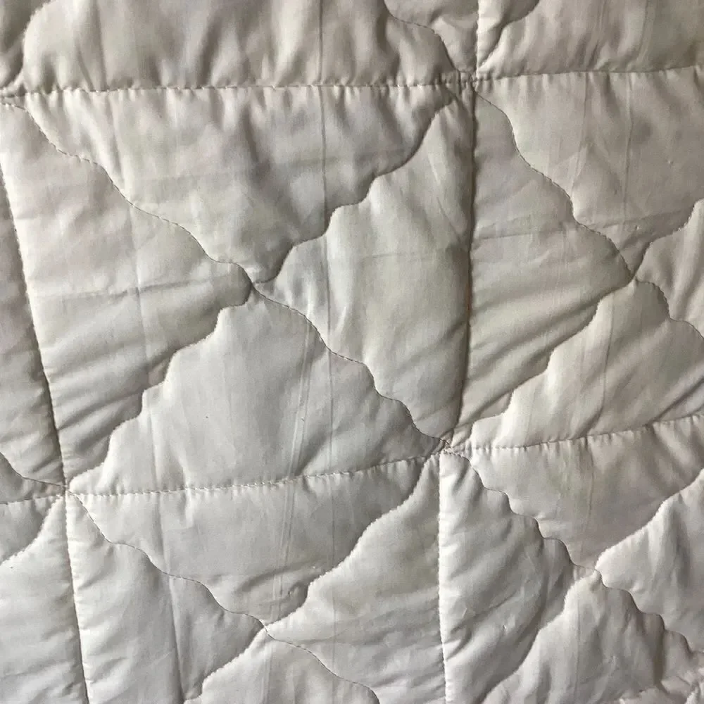 NWT Hand Crafted Gorgeous Shades of Purple, Cream and Gold Hydrangea Print Quilt